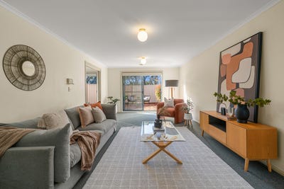 /international/au/10-2-dines-place-bruce-act-148258432/
