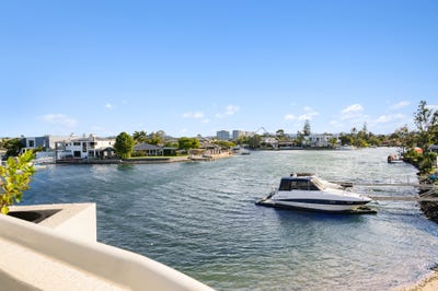 /international/au/14-26-back-street-biggera-waters-qld-148443204/