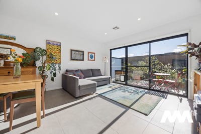 /international/au/9-bicheno-mews-watson-act-151326140/