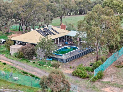 /international/au/75-heathcote-east-baynton-road-heathcote-vic-151333912/
