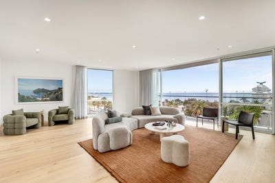 /international/au/the-penthouse-103-beach-street-port-melbourne-vic-151369460/