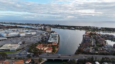 /international/au/7-sir-john-marks-drive-west-lakes-sa-204550832/