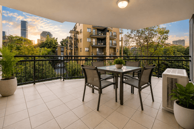 /international/au/93-15-goodwin-street-kangaroo-point-qld-151526692/