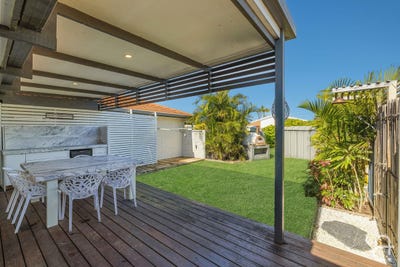 /international/au/1-6-currawan-street-warana-qld-151580736/
