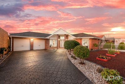 /international/au/18-bellbird-avenue-taylors-lakes-vic-148706132/?lang=en