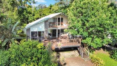 /international/au/28-blue-bay-crescent-macleay-island-qld-151679612/