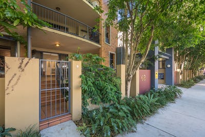 /international/au/8-68-beeston-street-teneriffe-qld-148619896/?lang=en