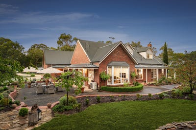 /international/au/5-strawhorn-court-kyneton-vic-150739676/