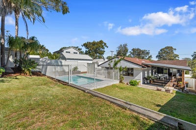 /international/au/74-wollybutt-road-engadine-nsw-150925724/