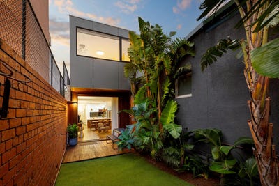 /international/au/15a-perry-street-collingwood-vic-151635892/