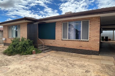 /international/au/11-greenham-street-koorda-wa-152669596/