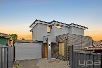 /international/au/2-3-cosgrove-court-meadow-heights-vic-151339008/