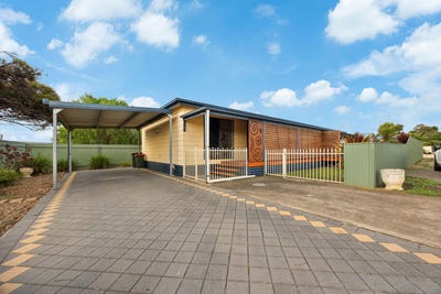 /international/au/35-stevenson-street-port-lincoln-sa-151178388/