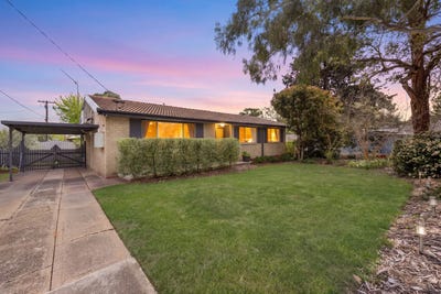 /international/au/7-hervey-place-wanniassa-act-152563696/