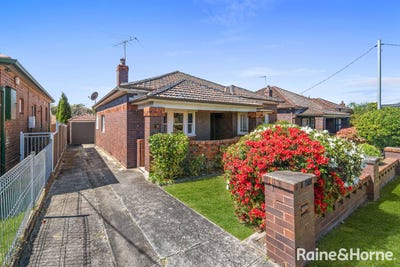 /international/au/15-bardwell-crescent-earlwood-nsw-152358428/
