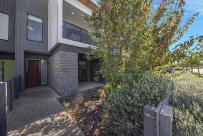 /international/au/24-totem-way-point-cook-vic-151009048/