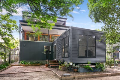 /international/au/18-chiswick-road-bardon-qld-152543368/