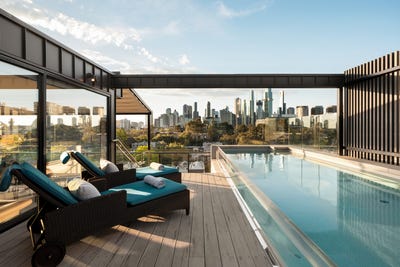 /international/au/the-penthouse-81-palmerston-crescent-south-melbourne-vic-152718288/