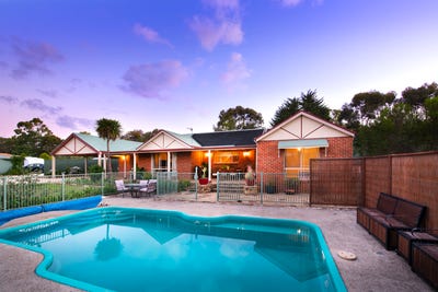 /international/au/10-henry-street-chewton-vic-150765912/