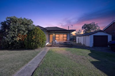 /international/au/4-cyprus-street-macquarie-fields-nsw-151172612/