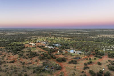 /international/au/via-stuart-highway-kingoonya-sa-700408960/