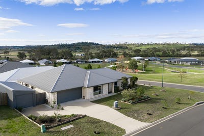 /international/au/6-vanessa-crescent-cotswold-hills-qld-151561924/