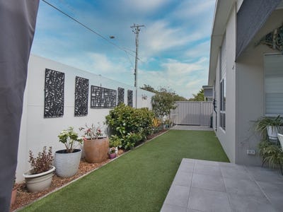 /international/au/67-2-spinnaker-drive-sandstone-point-qld-152594024/