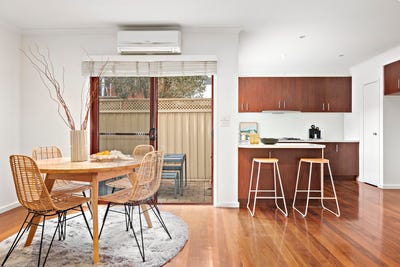 /international/au/33-lincoln-mews-kensington-vic-148319840/