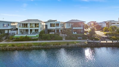 /international/au/18-lighthouse-circuit-birtinya-qld-148745396/