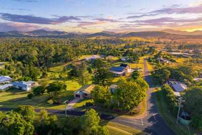 /international/au/5-valley-vista-road-the-dawn-qld-151127552/