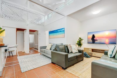 /international/au/unit-4-18-porter-promenade-mission-beach-qld-150872728/