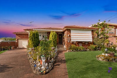 /international/au/15-stiller-place-greenacre-nsw-151518120/