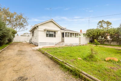 /international/au/10-walarat-road-northam-wa-152085056/