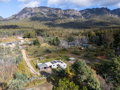 /international/au/10-barrow-street-gowrie-park-tas-700408496/