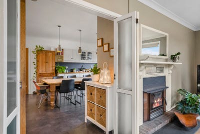 /international/au/82-east-street-woodend-vic-148102920/