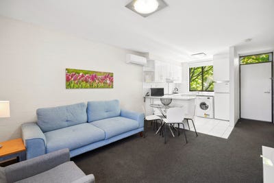 /international/au/17-1-oxley-street-griffith-act-151128972/