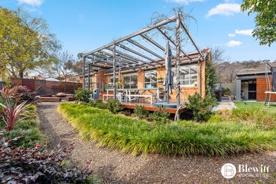 /international/au/7-alder-close-jerrabomberra-nsw-152045148/