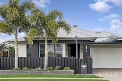 /international/au/21-butterleaf-crescent-pimpama-qld-151548936/