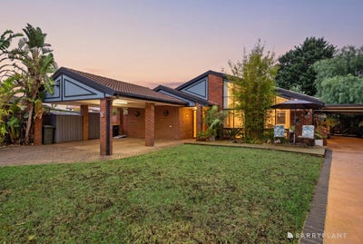 /international/au/9-strachan-place-melton-south-vic-151243820/