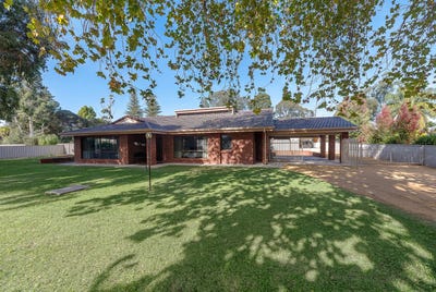 /international/au/1024-old-sturt-highway-berri-sa-151270072/