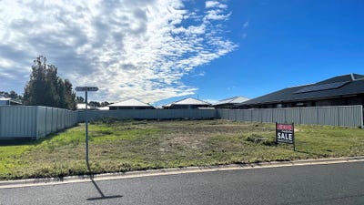 /international/au/23-snowy-crescent-dubbo-nsw-204535028/