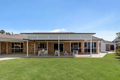 /international/au/76-oxford-crescent-bridgeman-downs-qld-152314636/