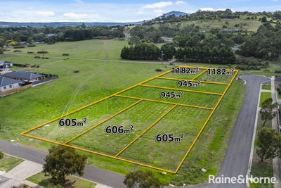 /international/au/17-mckim-road-gisborne-vic-505094164/
