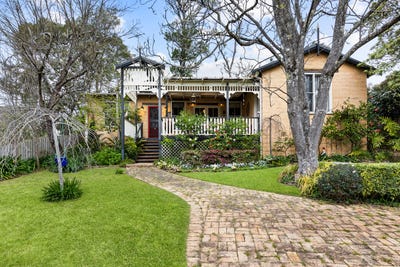/international/au/12-walmer-crescent-wentworth-falls-nsw-152333420/