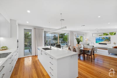 /international/au/19-offshore-street-bokarina-qld-151400888/