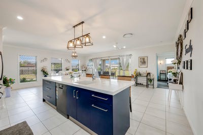 /international/au/57-james-henderson-way-gooburrum-qld-151166660/