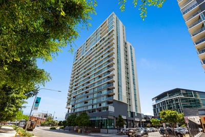 /international/au/30906-2-harbour-road-hamilton-qld-151359908/