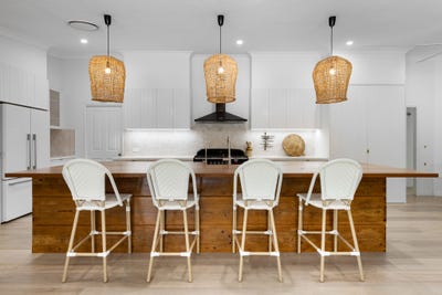/international/au/8-serene-place-fig-tree-pocket-qld-148524072/