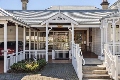 /international/au/135-brougham-street-fairfield-qld-504924052/?lang=en