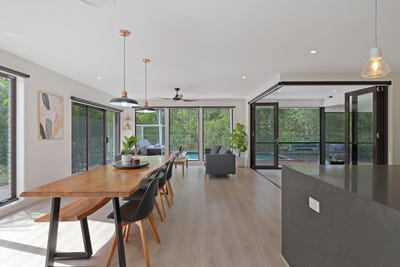 /international/au/8-albatross-street-upper-kedron-qld-151190368/